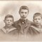 Der Vater von Peter Gewitsch, der Erste von rechts, und seine beiden Onkel, Wien 1905 (Bildquelle: Peter Gewitsch)